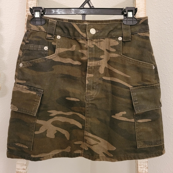 TopShop Camo Mini Skirt Sz 2 US 100% Cotton - Picture 2 of 10